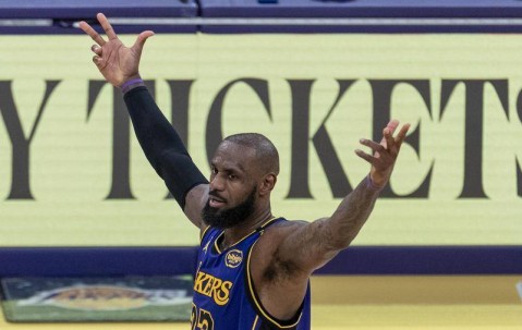 名记：交易是假的 种种迹象表明这将是詹姆斯最后一季
