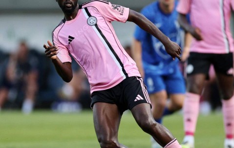 曝曼联已接洽900万铁腰！新罗德里拒瓦伦新合同，但价格过高难买