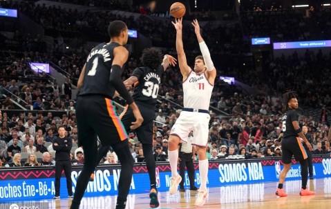 文班亚马27+10伦纳德30+9 马刺击败快船迎三连胜