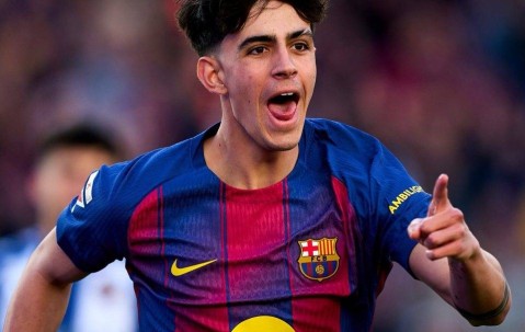 一场3-0，让巴萨反超皇马登顶西甲！亚马尔闪耀，德容破门，真核回归