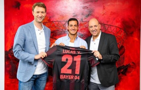 巴斯克斯：阿隆索和卡瓦哈尔向我称赞勒沃库森，期待在药厂成功