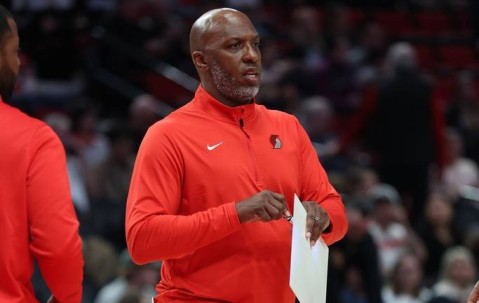 开拓者主帅为杨瀚森骄傲 比卢普斯：我知道他可以的