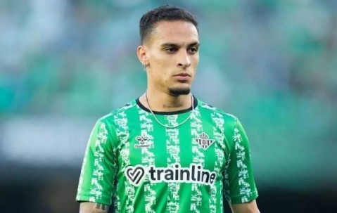 安东尼拒千万年薪坚守贝蒂斯：从曼联弃将到西甲宠儿的救赎之路