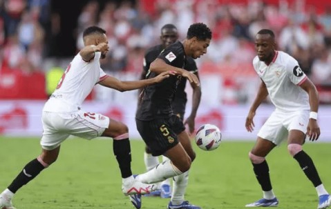 皇马巴萨先后一枝独秀摘得西甲冠军，本赛季