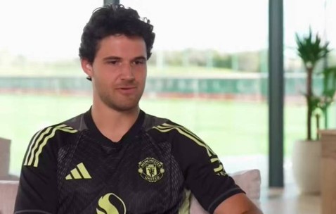 拉门斯训练征服阿莫林，首发战曼城只差一步！曼联最佳门将注定无法参赛