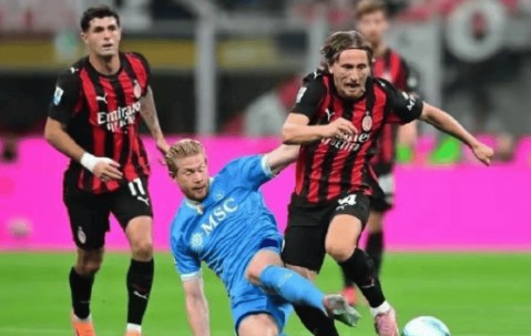 意甲又爆冷！AC米兰2-1战胜那不勒斯，争冠格局再生变数