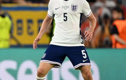 记者：利物浦密切关注图卢兹22岁英格兰中卫查理-克雷斯韦尔